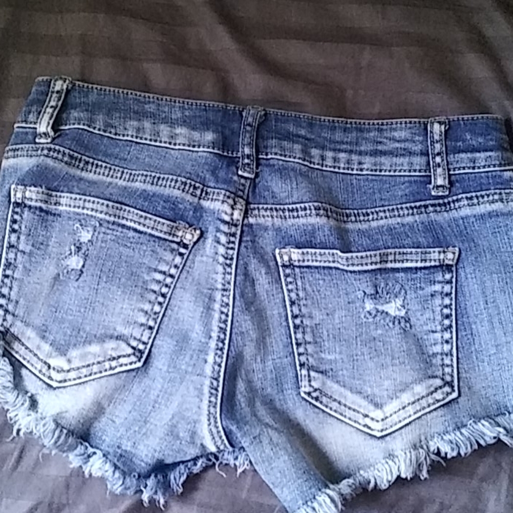 Shorts - Picture 3 of 4